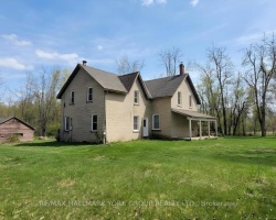 Cottage for Sale on Lake Simcoe