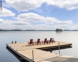 Cottage for Sale on Lake Vernon