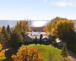 Cottage for Sale on Lake Simcoe