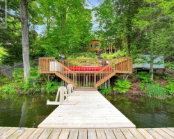 Cottage for Sale on Long Lake