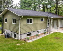 Cottage for Sale on Maple Lake