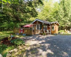 Cottage for Sale on Lake Vernon