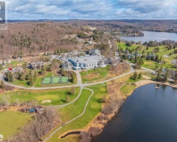 Cottage for Sale on Peninsula Lake