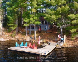 Cottage for Sale on Pine Lake