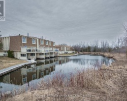 Cottage for Sale on Simcoe Lake