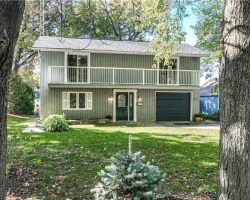 Cottage for Sale on Lake Simcoe