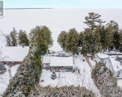 Cottage for Sale on Simcoe Lake