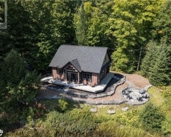 Cottage for Sale on Longs Lake