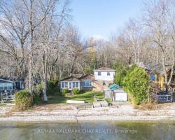 Cottage for Sale on Simcoe Lake