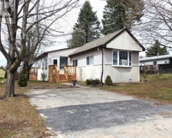 Property for Sale on 8 CLAREMONT CRESCENT, Oro-Medonte