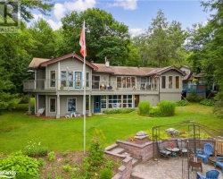 Cottage for Sale on Reay Lake