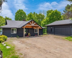 Cottage for Sale on Peninsula Lake