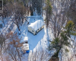 Cottage for Sale on Riley Lake