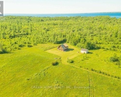 Cottage for Sale on Simcoe Lake