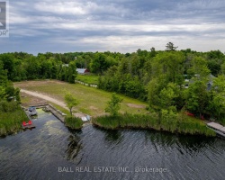 Cottage for Sale on Pigeon Lake