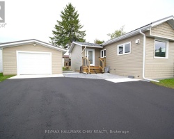 Property for Sale on 4064 ASH CRESCENT, 