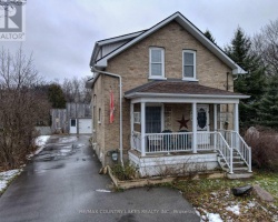 Cottage for Sale on Simcoe 