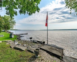 Cottage for Sale on Pigeon Lake