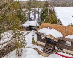Cottage for Sale on Gooderham Lake