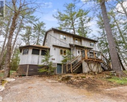 Cottage for Sale on Mountain Lake