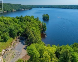 Cottage for Sale on Mary Lake