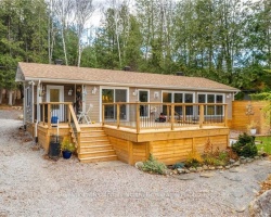 Cottage for Sale on Maple Lake