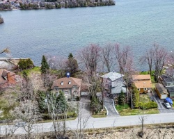 Cottage for Sale on Lake Simcoe