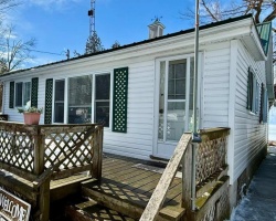 Cottage for Sale on Lake Simcoe