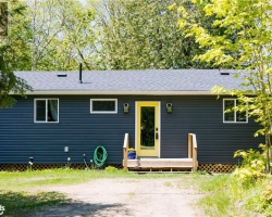 Cottage for Sale on Long Lake