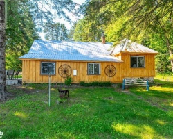 Cottage for Sale on Green Lake
