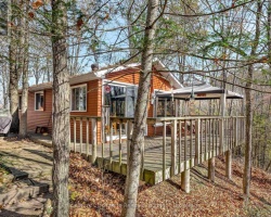 Cottage for Sale on Sharon Lake
