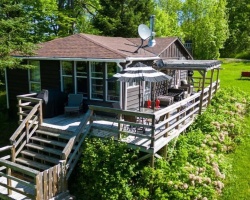 Cottage for Sale on Deer Lake