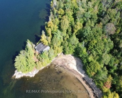 Cottage for Sale on Farquhar Lake
