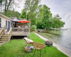 Cottage for Sale on Simcoe Lake