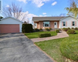 Cottage for Sale on Lake Simcoe