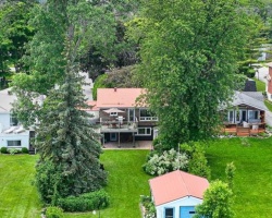 Cottage for Sale on Lake Simcoe