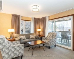 Cottage for Sale on Peninsula Lake
