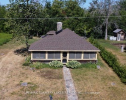 Cottage for Sale on Lake Simcoe