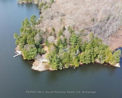 Cottage for Sale on Horseshoe Lake