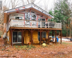 Cottage for Sale on Ross Lake