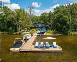 Cottage for Sale on Peninsula Lake