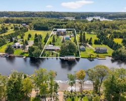 Cottage for Sale on Muskoka River