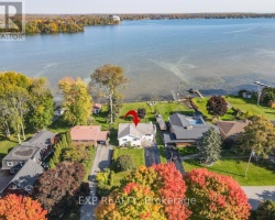 Cottage for Sale on Simcoe Lake