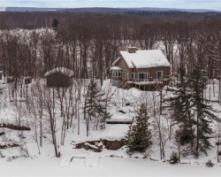 Cottage for Sale on Gloucester Pool