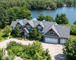 Cottage for Sale on Gloucester Pool