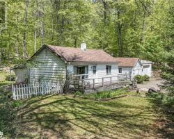 Cottage for Sale on Longline Lake