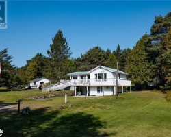 Cottage for Sale on Green Lake