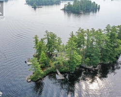 Cottage for Sale on Kahshe Lake