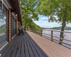 Cottage for Sale on Lake Vernon